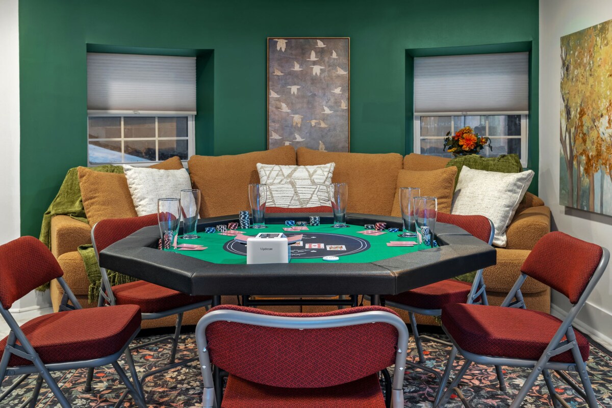 130 Prospect Street · Game room and lounge